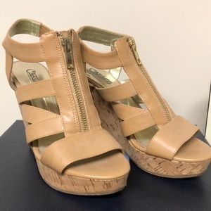 Carlos size 6 camel zipper straps wedge